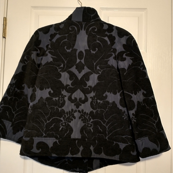 Suit - Picture 3 of 5